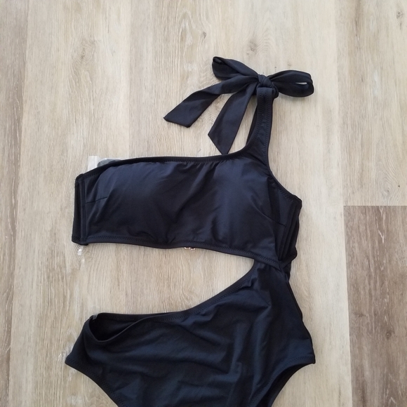 NWT Shade & Shore Black One Shoulder Bow Cut Out One Piece Swimsuit Size Large - Picture 3 of 10